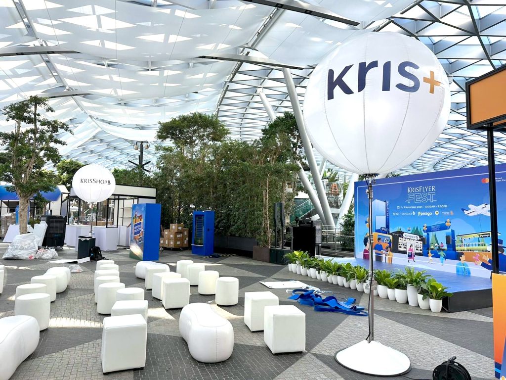 Lighted balloon stand for rent in Singapore