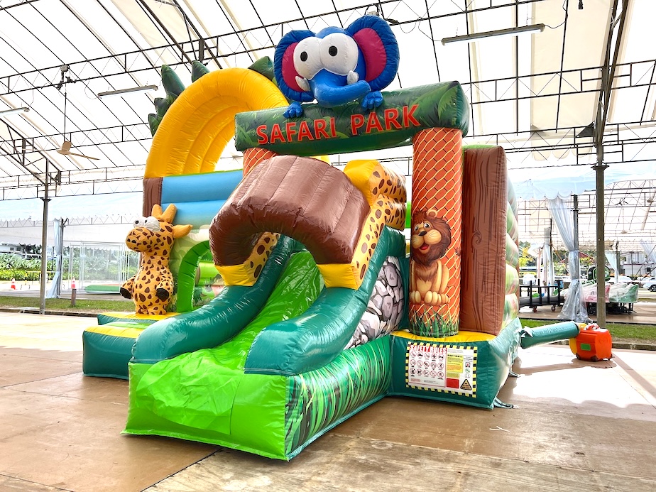 Animals safari park bouncy castle