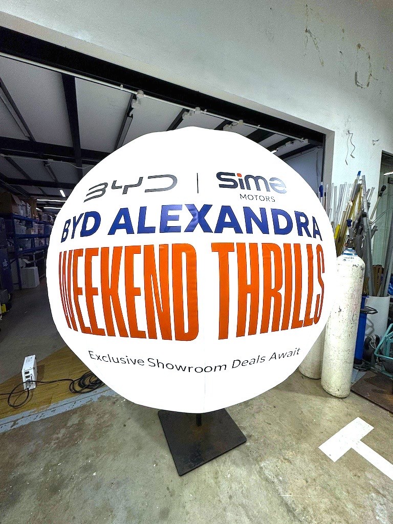 custom-branded-lighted-balloon-stand-byd-showroom-event-singapore