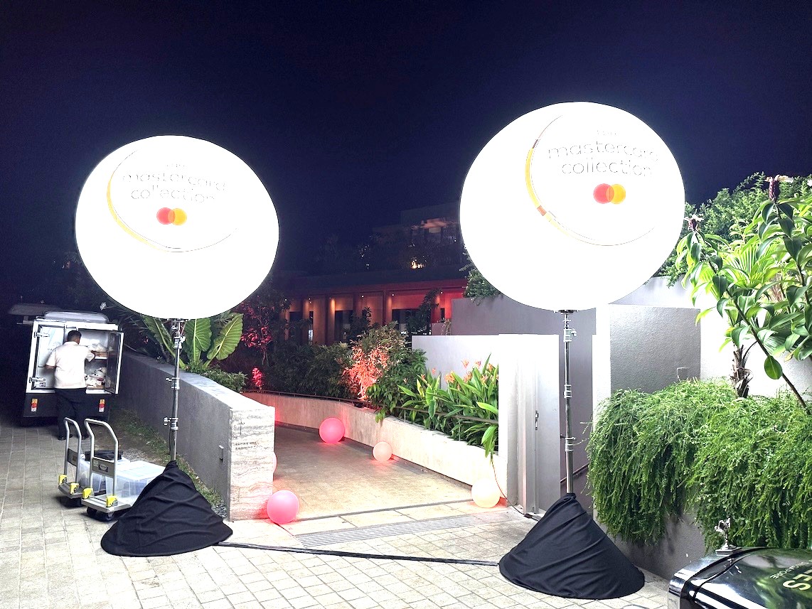 lighted-advertising-balloon-stands-corporate-event-entrance-singapore
