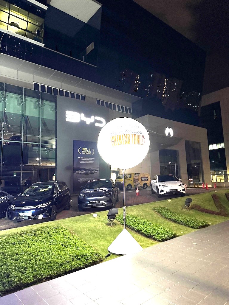 lighted-balloon-stand-car-showroom-corporate-event-singapore
