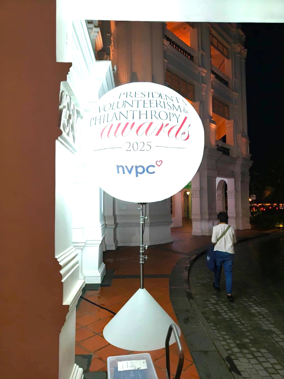 lighted-balloon-stand-corporate-awards-ceremony-singapore
