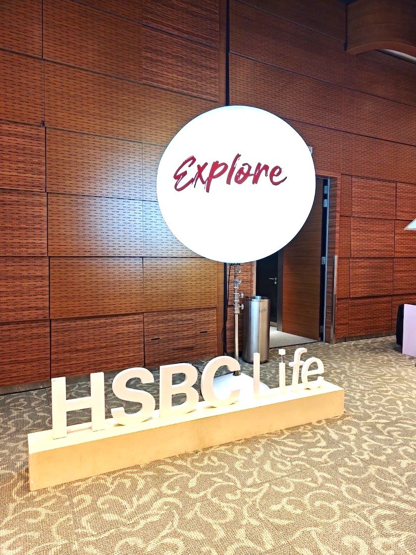 lighted-balloon-stand-corporate-event-hsbc-singapore