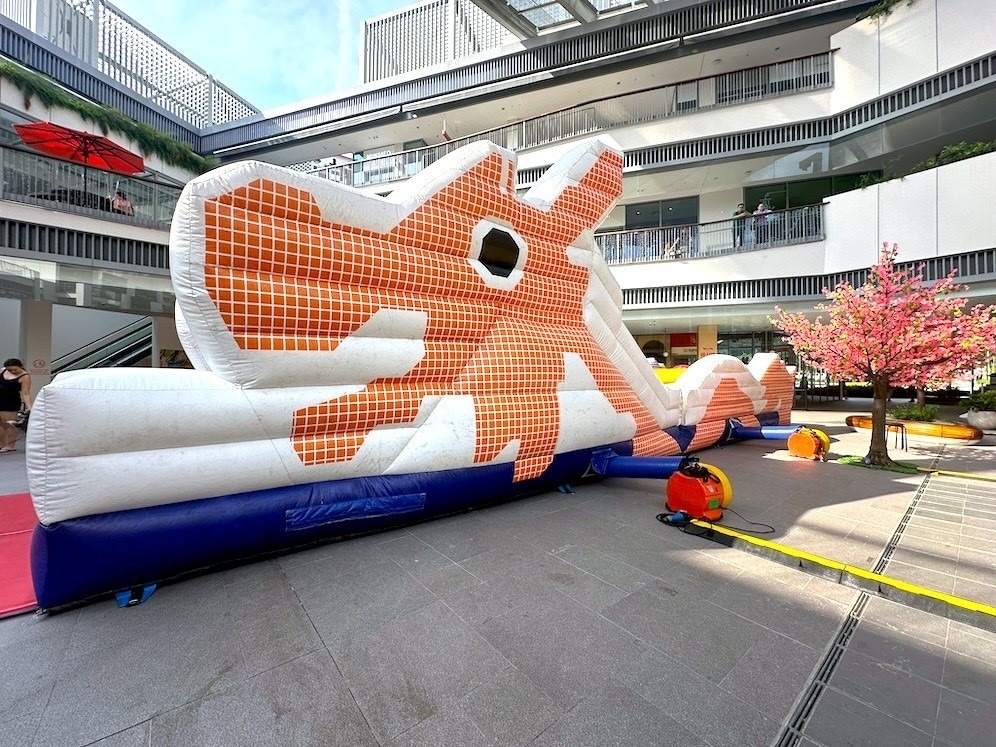 Giant inflatable dragon obstacle course bouncy castle for mall event in Singapore
